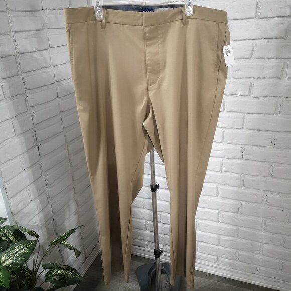 NWT Old Navy Men's Size 44/30 Tan Straight Built-in-Flex Flat Front Pants - Picture 1 of 15